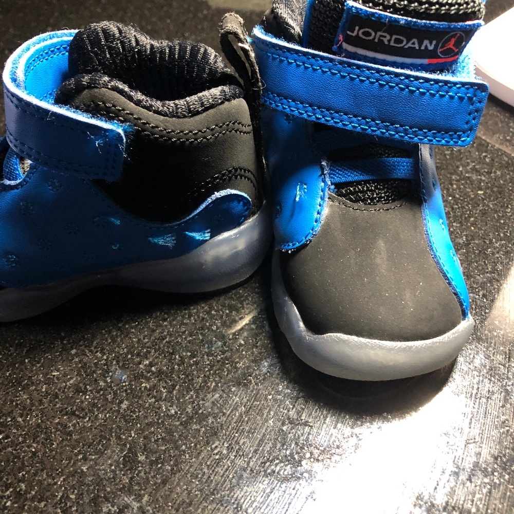 Nwot Nike Jordan’s Jumpman Team ll premium